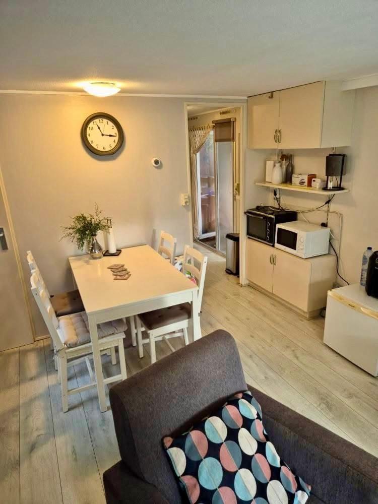 Cosy Chalet Veluwe With A Spacious Garden And Veranda Doornspijk Екстериор снимка